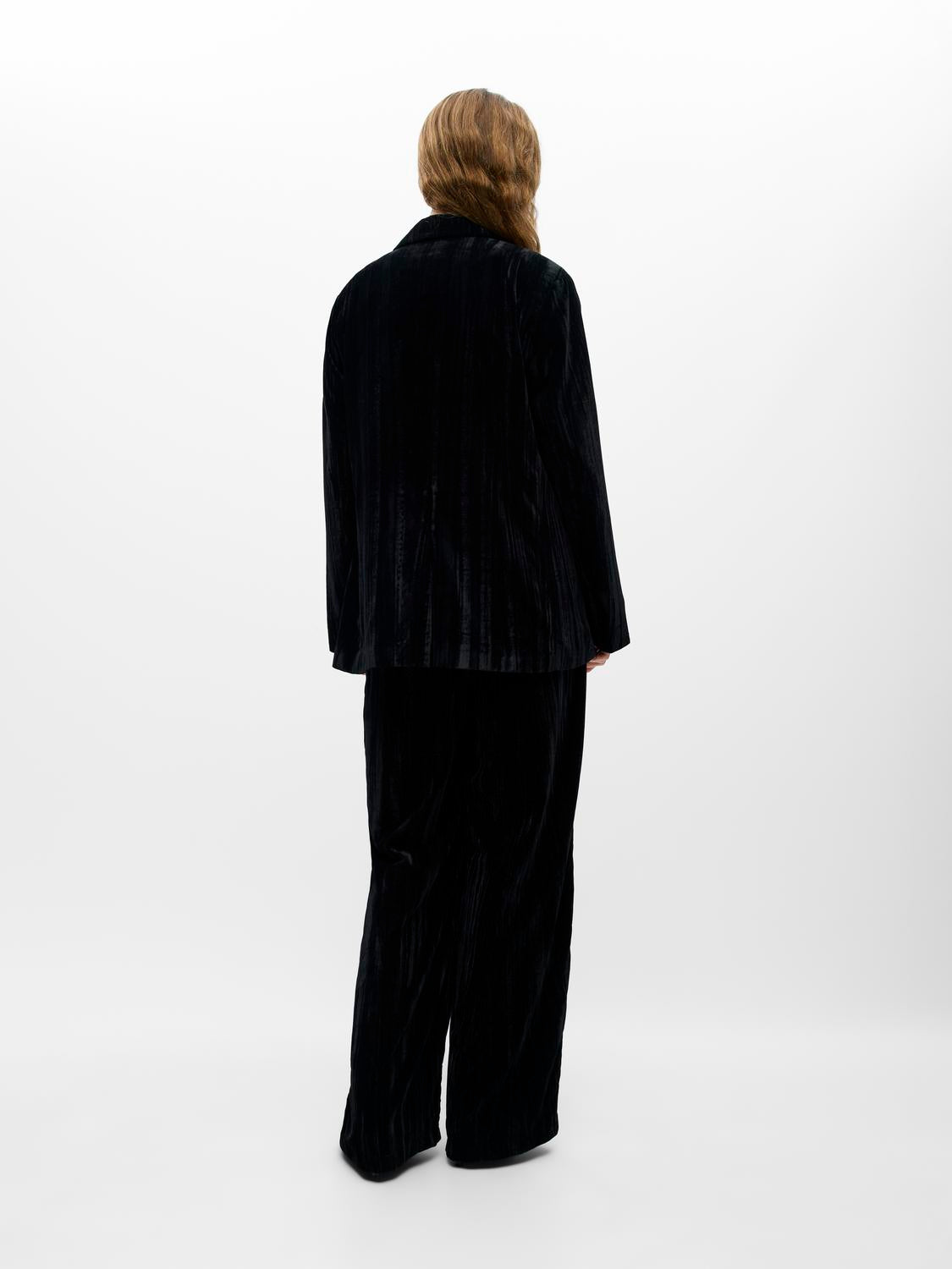 model_shot-back